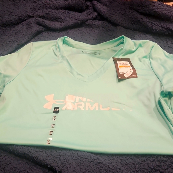 Under Armour short sleeve top size M - Picture 1 of 3